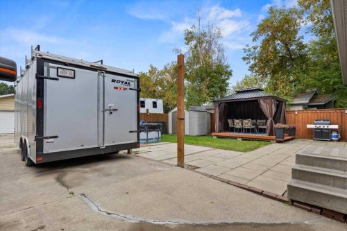 343 Queen Tamara Way Se, Calgary, AB - Outdoor