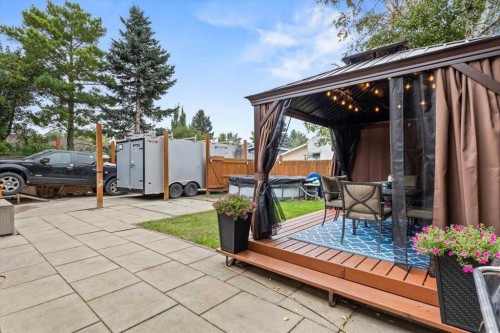 343 Queen Tamara Way Se, Calgary, AB - Outdoor With Exterior