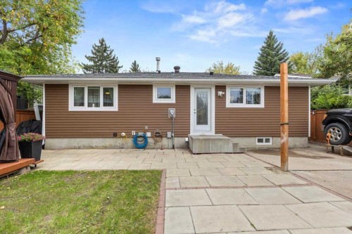 343 Queen Tamara Way Se, Calgary, AB - Outdoor