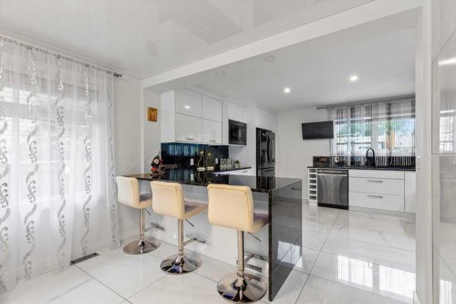 343 Queen Tamara Way Se, Calgary, AB - Indoor