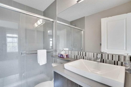 306 Ascot Circle Sw, Calgary, AB - Indoor Photo Showing Bathroom