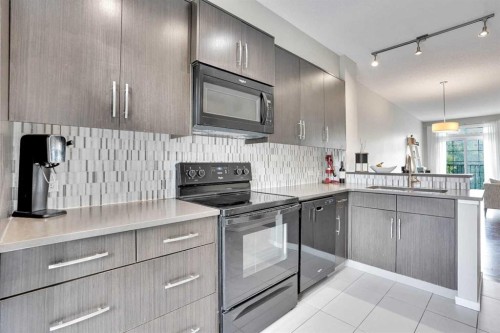 306 Ascot Circle Sw, Calgary, AB - Indoor Photo Showing Kitchen