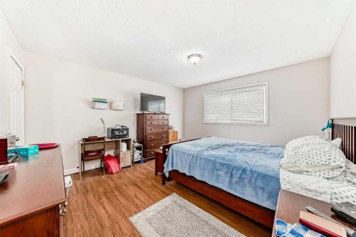 6327 24 Avenue Ne, Calgary, AB - Indoor Photo Showing Bedroom