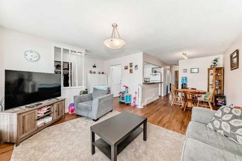 6327 24 Avenue Ne, Calgary, AB - Indoor Photo Showing Living Room