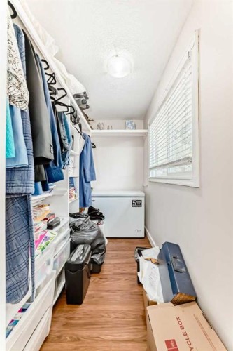 6327 24 Avenue Ne, Calgary, AB - Indoor With Storage