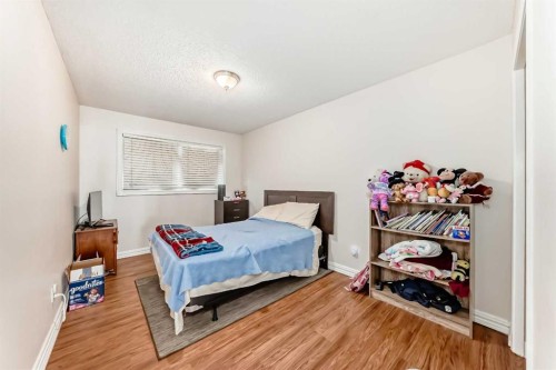 6327 24 Avenue Ne, Calgary, AB - Indoor Photo Showing Bedroom