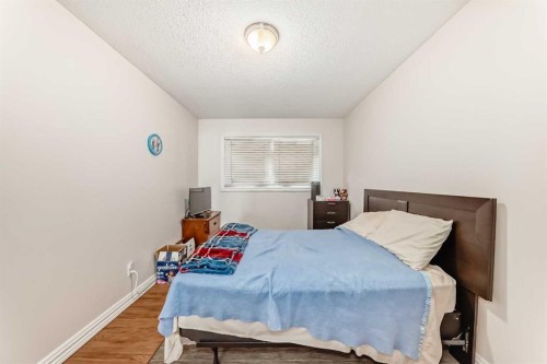 6327 24 Avenue Ne, Calgary, AB - Indoor Photo Showing Bedroom
