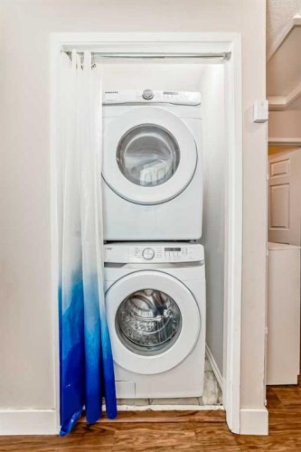 6327 24 Avenue Ne, Calgary, AB - Indoor Photo Showing Laundry Room
