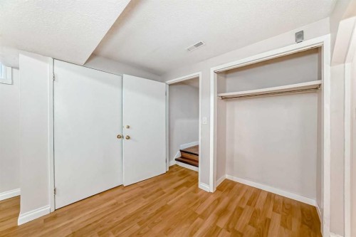 6327 24 Avenue Ne, Calgary, AB - Indoor Photo Showing Other Room