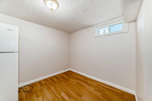 6327 24 Avenue Ne, Calgary, AB - Indoor Photo Showing Other Room