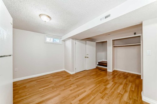 6327 24 Avenue Ne, Calgary, AB - Indoor Photo Showing Other Room