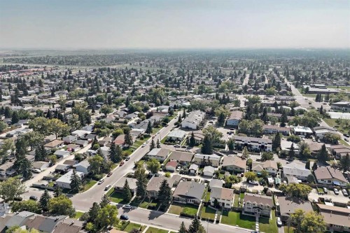 6327 24 Avenue Ne, Calgary, AB - Outdoor With View