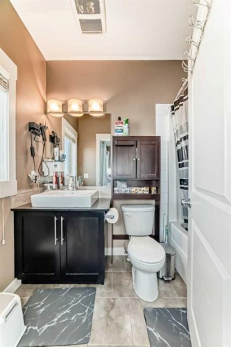 29 Skyview Point Link Ne, Calgary, AB - Indoor Photo Showing Bathroom