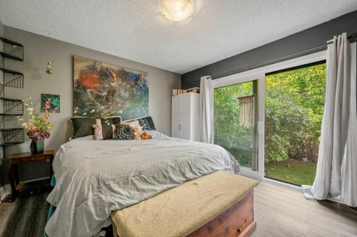 7815 36 Avenue Nw, Calgary, AB - Indoor Photo Showing Bedroom