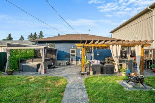 7815 36 Avenue Nw, Calgary, AB - Outdoor