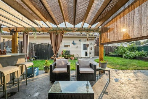 7815 36 Avenue Nw, Calgary, AB - Outdoor With Deck Patio Veranda With Exterior