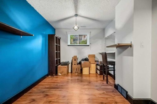 7815 36 Avenue Nw, Calgary, AB - Indoor Photo Showing Other Room