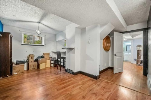 7815 36 Avenue Nw, Calgary, AB - Indoor Photo Showing Other Room