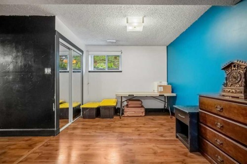 7815 36 Avenue Nw, Calgary, AB - Indoor