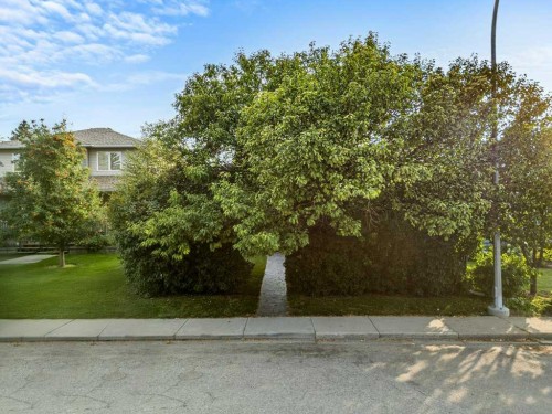 7815 36 Avenue Nw, Calgary, AB - Outdoor