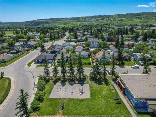 7815 36 Avenue Nw, Calgary, AB - Outdoor With View