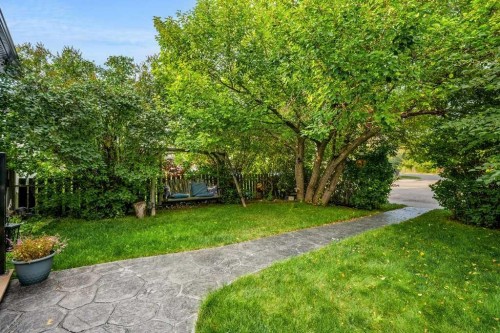 7815 36 Avenue Nw, Calgary, AB - Outdoor