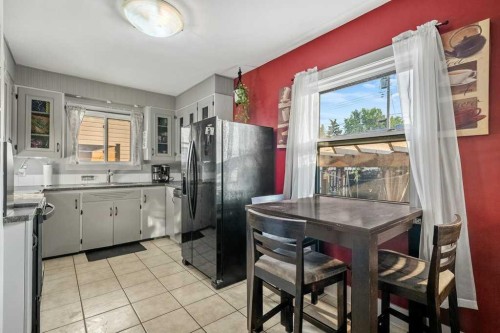 7815 36 Avenue Nw, Calgary, AB - Indoor