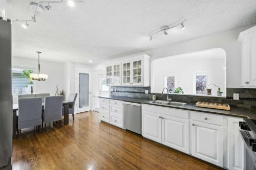 139 Huntford Green Ne, Calgary, AB - Indoor Photo Showing Kitchen With Double Sink