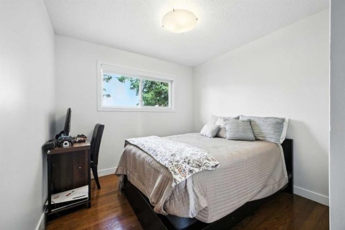 139 Huntford Green Ne, Calgary, AB - Indoor Photo Showing Bedroom