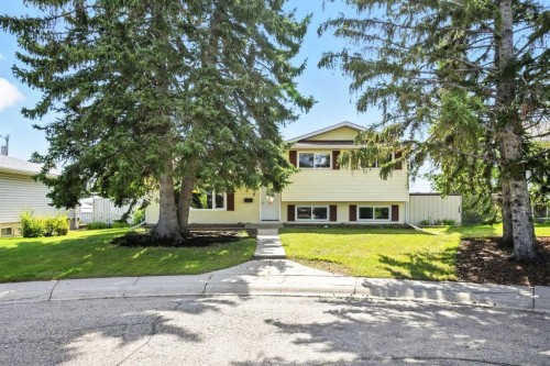 139 Huntford Green NE Calgary, AB T2K 3Z3