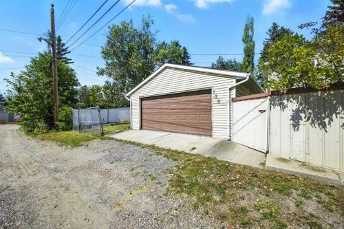 139 Huntford Green Ne, Calgary, AB - Outdoor