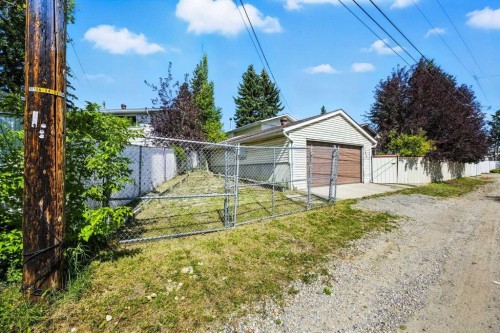 139 Huntford Green Ne, Calgary, AB - Outdoor