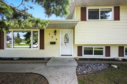 139 Huntford Green Ne, Calgary, AB - Outdoor