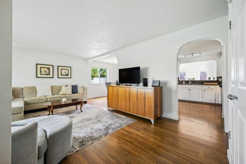 139 Huntford Green Ne, Calgary, AB - Indoor Photo Showing Living Room