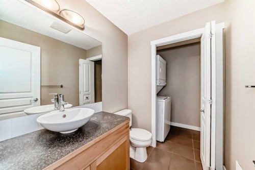 2210-211 Aspen Stone Boulevard Sw, Calgary, AB - Indoor Photo Showing Bathroom