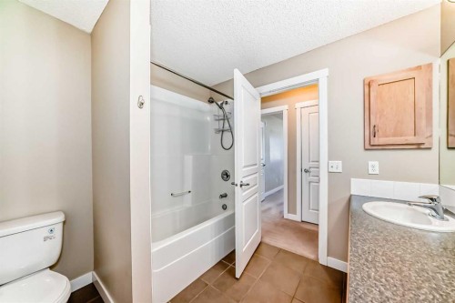 2210-211 Aspen Stone Boulevard Sw, Calgary, AB - Indoor Photo Showing Bathroom