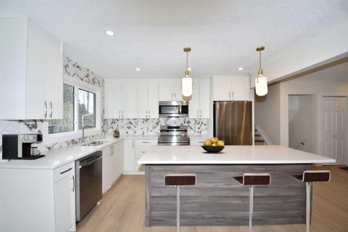 103 Haverhill Road Sw, Calgary, AB - Indoor Photo Showing Kitchen With Double Sink With Upgraded Kitchen