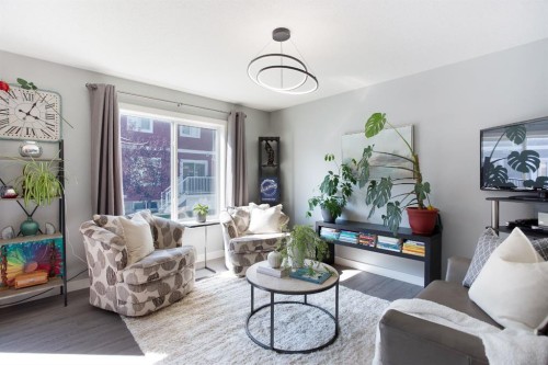 1405-800 Yankee Valley Boulevard Se, Airdrie, AB - Indoor Photo Showing Living Room