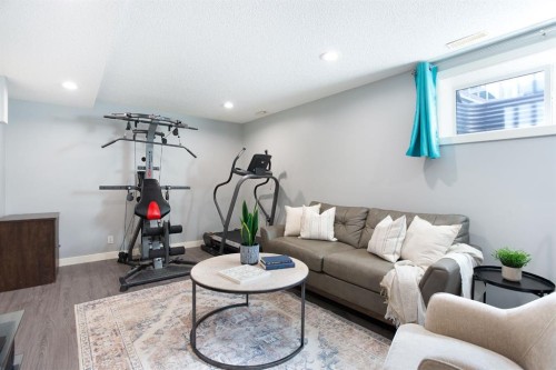 1405-800 Yankee Valley Boulevard Se, Airdrie, AB - Indoor Photo Showing Living Room