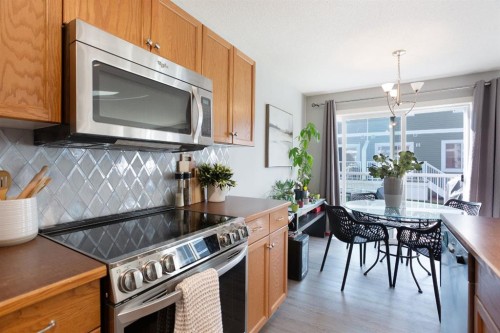1405-800 Yankee Valley Boulevard Se, Airdrie, AB - Indoor Photo Showing Kitchen With Upgraded Kitchen