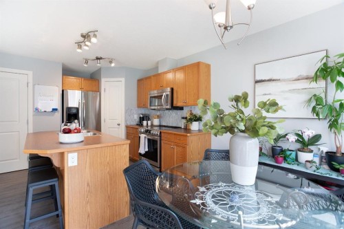 1405-800 Yankee Valley Boulevard Se, Airdrie, AB - Indoor Photo Showing Kitchen