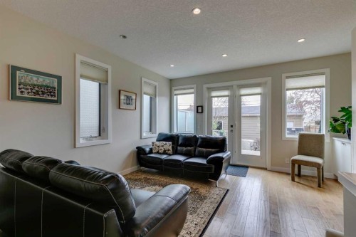 2018B 26A Street Sw, Calgary, AB - Indoor Photo Showing Living Room
