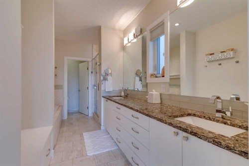 2018B 26A Street Sw, Calgary, AB - Indoor Photo Showing Bathroom