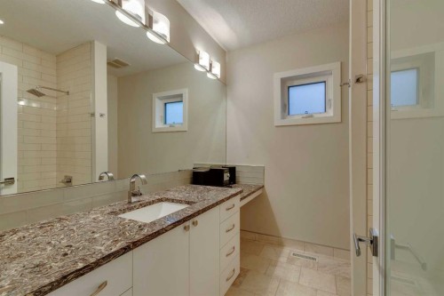 2018B 26A Street Sw, Calgary, AB - Indoor Photo Showing Bathroom