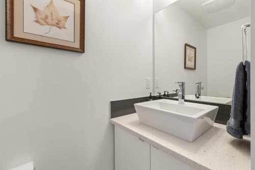 227-15 Aspenmont Heights Sw, Calgary, AB - Indoor Photo Showing Bathroom