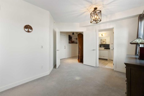 227-15 Aspenmont Heights Sw, Calgary, AB - Indoor Photo Showing Other Room