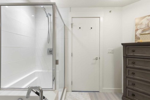 227-15 Aspenmont Heights Sw, Calgary, AB - Indoor Photo Showing Bathroom