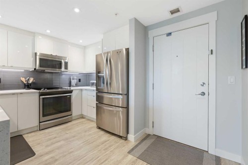 227-15 Aspenmont Heights Sw, Calgary, AB - Indoor Photo Showing Kitchen With Stainless Steel Kitchen