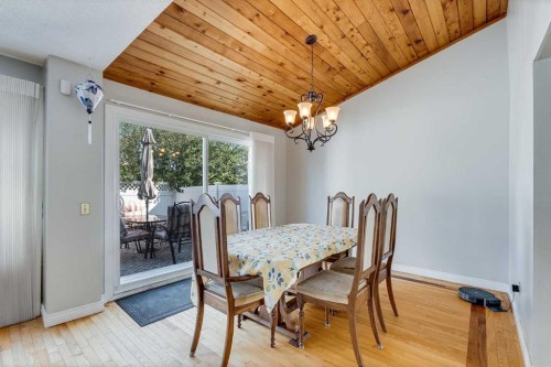 33-228 Theodore Place Nw, Calgary, AB - Indoor Photo Showing Dining Room