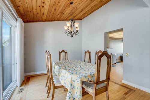 33-228 Theodore Place Nw, Calgary, AB - Indoor Photo Showing Dining Room